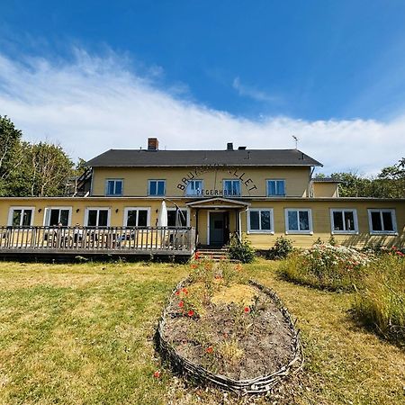 Brukshotellet Oeland - Vandrarhem Degerhamn Exterior foto