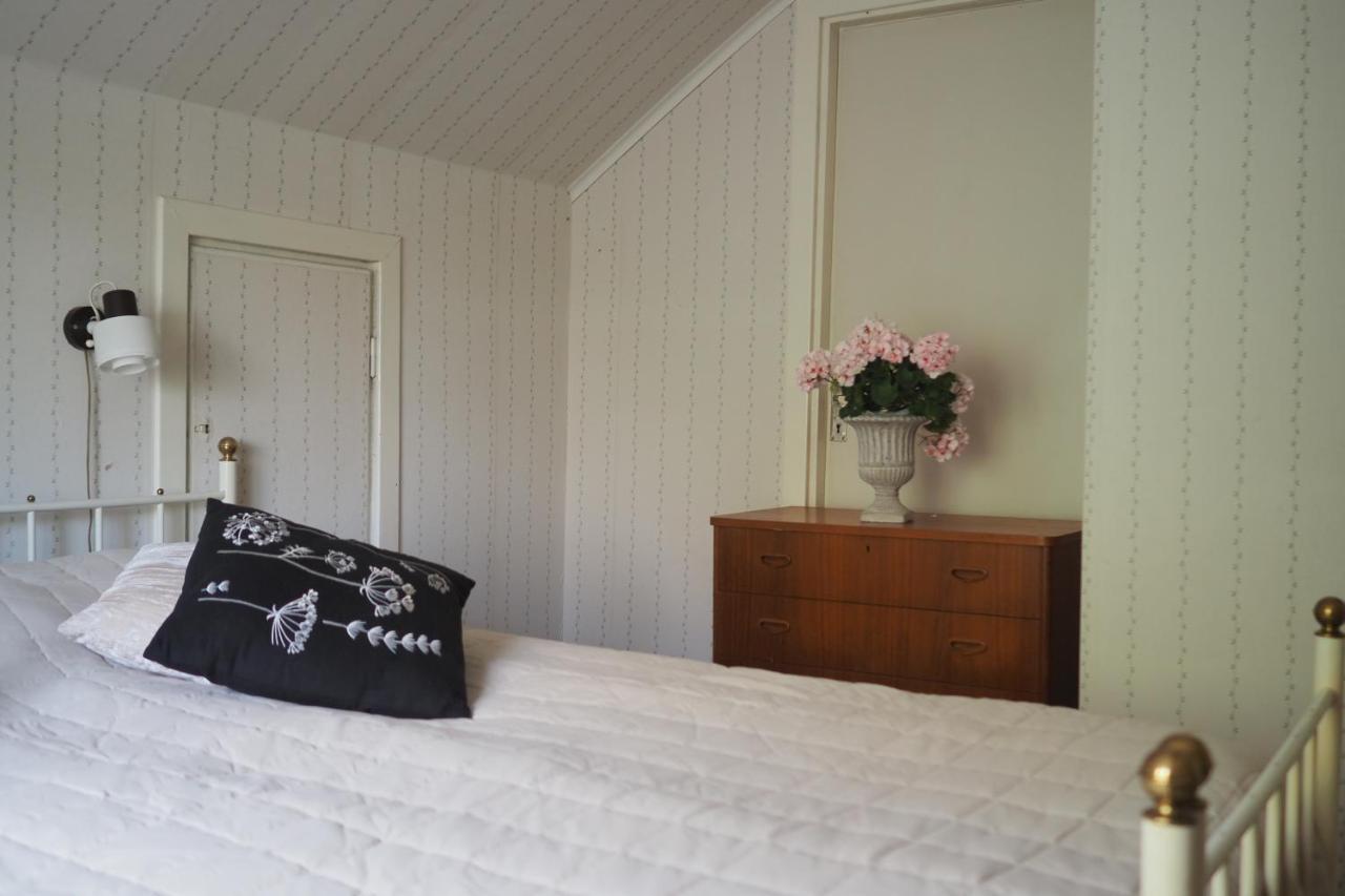 Brukshotellet Oeland - Vandrarhem Degerhamn Exterior foto